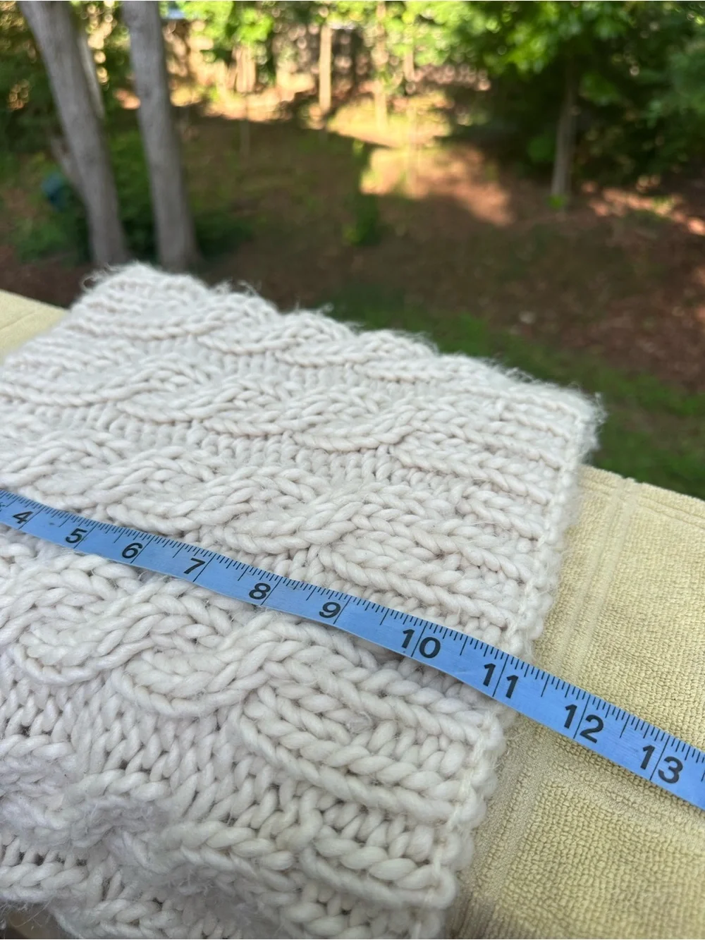 Ellen Tracy white chunky knit scarf